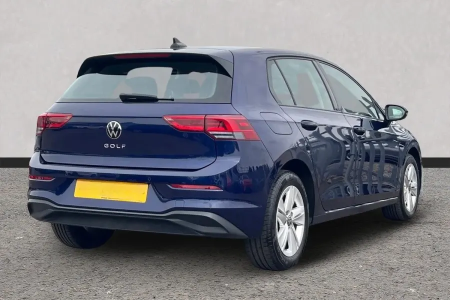2021 Volkswagen Golf 1.5 TSI Life in Blue — photo 3